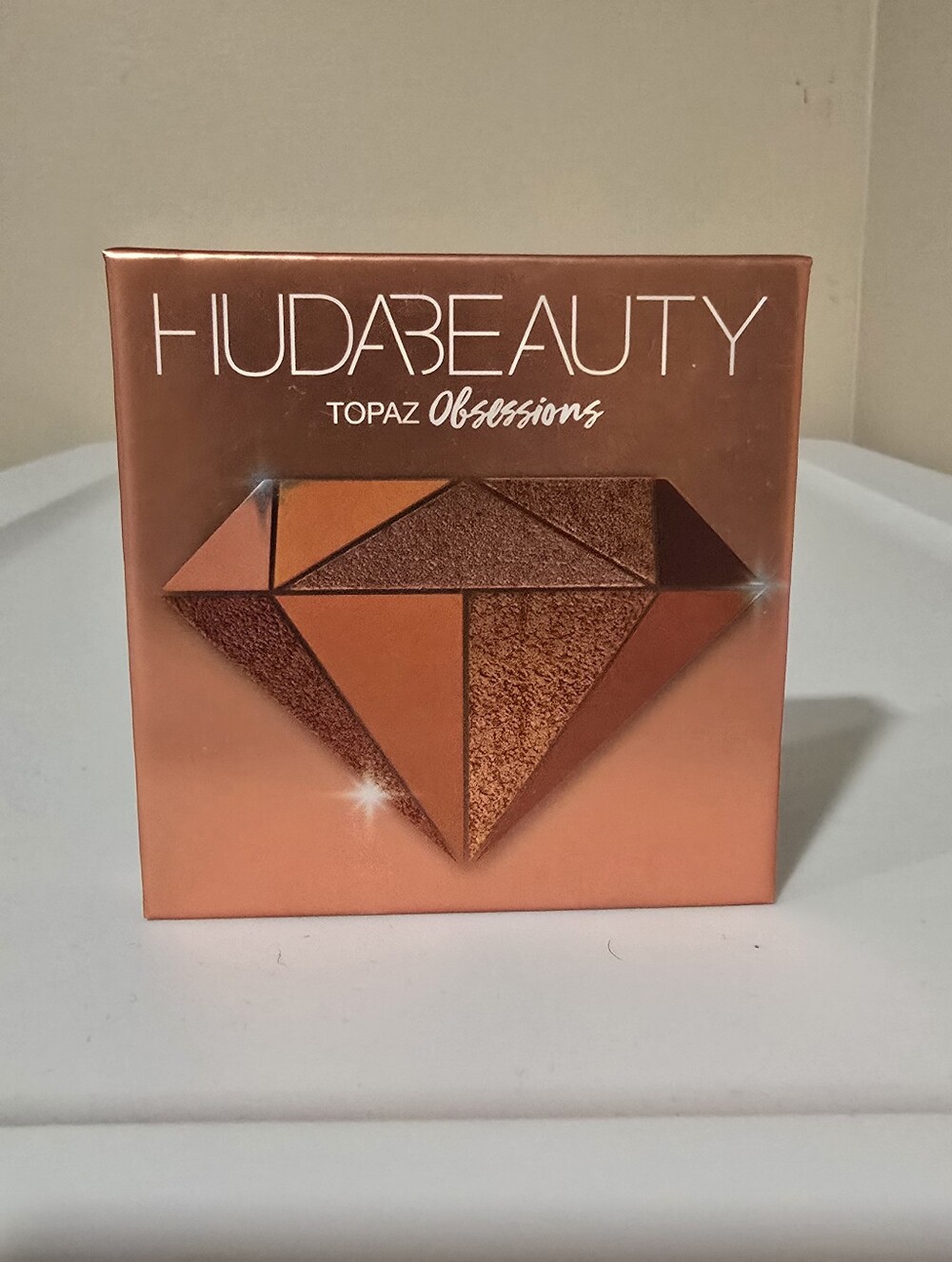 HUDA BEAUTY Topaz Obsessions Eyeshadow Palette - Copper Bronze